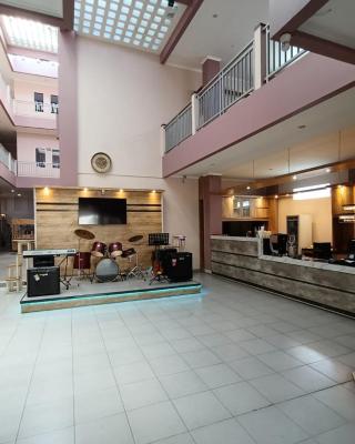 Karana Guesthouse Syariah Bandung & Luang Cafe