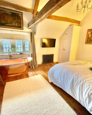 Fordview Cottage is full of Cotwolds Charm