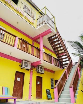 Travellers Palm Backpackers