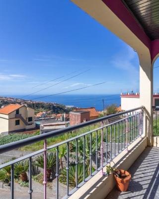 Casa Central - Peceful Mountain Retreat in Calheta