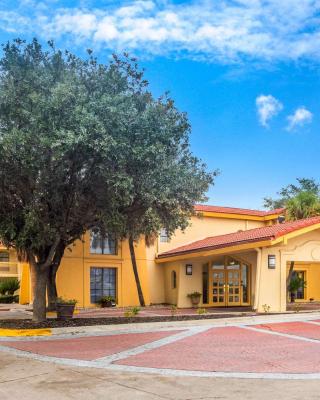 Super 8 by Wyndham Eagle Pass