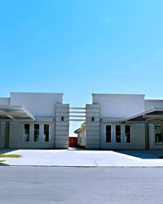 Beautiful apartment 9 min to Mercedes outlets