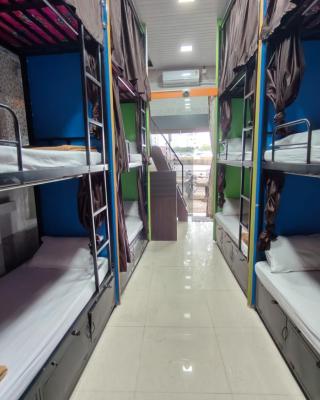 Rameshwar Dormitories - Vile Parle Highway