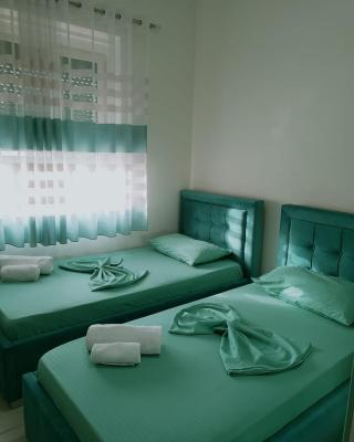 Malsi's, Private Room with shared bathroom and kitchen