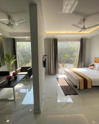 The Empire Corporate Villa Hotel Sector 29 near Fortis and Max Hospitals,Huda City Metros Station