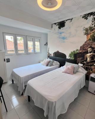 Novelda Centro Habitaciones con baño privado y compartido , cocina y terraza