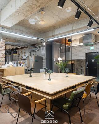 Travel Light Hostel