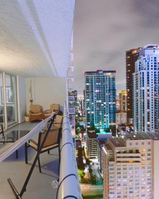 4 bed full condo in Miami with skyline & sea view