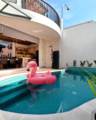 Casa de Jingga - KBP with Aesthetic Pool, Fun for Family & Friends, Near Whoosh High Speed Train