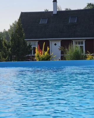 Hundi Holiday Home with Pool