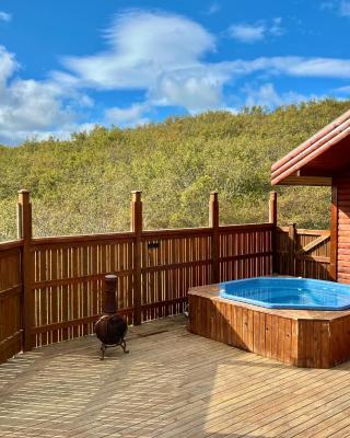 Private cottage on Golden Circle with hot tub