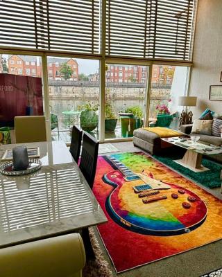 Float uniquely on Liverpool Waterfront on our high end 8 berth Houseboat