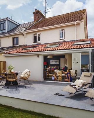 Littlefields - Stylish, Modern Cottage With Large Garden, Close To Beach