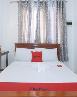 RedDoorz near LRT 2 Antipolo Station