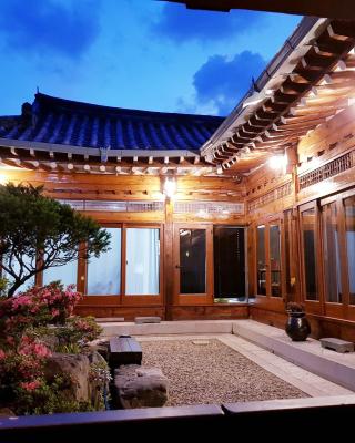 Yeonyijae hanok stay