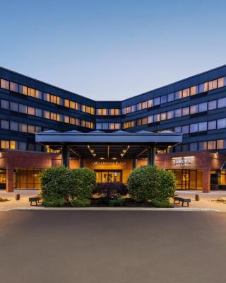 Crowne Plaza Edison by IHG