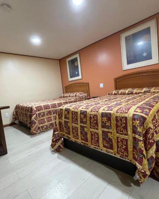 Travelers Motor Lodge