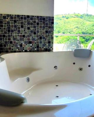 Cabaña en el Aire con jacuzzi a 5min del Pueblo