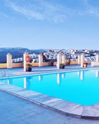 Private Solarium Home Beach Views - Jacuzzi