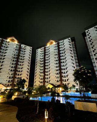 Royal Oceancrest Mactan - Resort type Condominium Unit 0215B