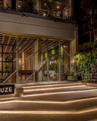 Estudio Deluxe Houze