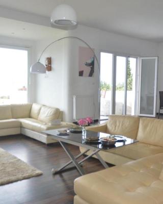 Caecilia & Lawrence Villa