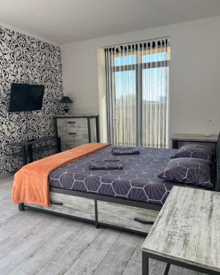 Home in Center with jacuzzi