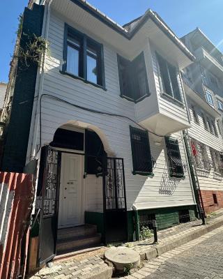 WOODEN House ÜSKÜDAR