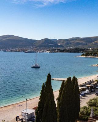 Villa Okruk-10 meters away from the beach