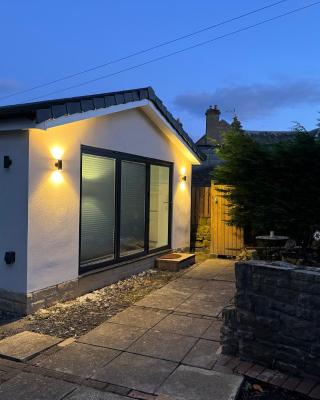 Private and Peaceful Space With Free Parking