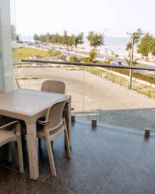 Seaside retreat for urban explorers above Mall