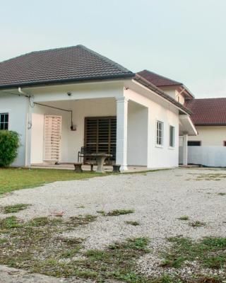 Kundang Villa @ Tasik Biru - 3 Bedrooms Bungalow