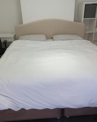 Byron View House R6