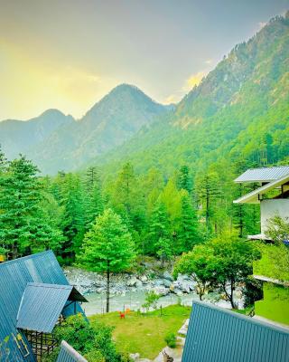 Hotel Vansh-A hotel with private Lawn and Parking