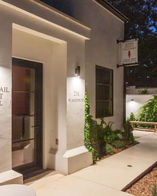 Whitetail Court Hotel