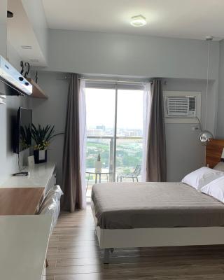 Neat and Cozy Minimalist Studio