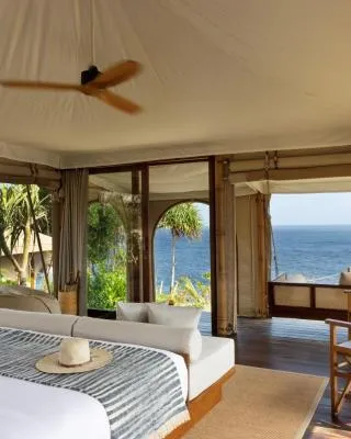 ARNA Suites and Ocean Lounge
