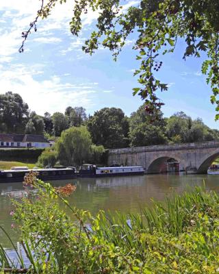 Shillingford Bridge Hotel