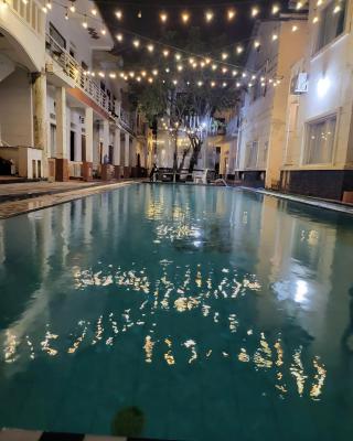 MONDAY Hotel