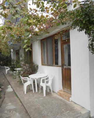 "Ahtopol"-rooms for rent-free parking 100 meters away