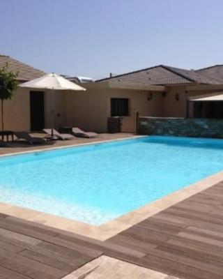 Soleil, Piscine, Parking et Bienvenue à Sisco