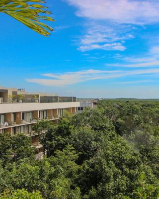 Luxury Studio with Balcony and Rooftop Pool in Best Location