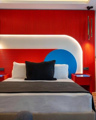 Lucky Monkey Midi Hotel