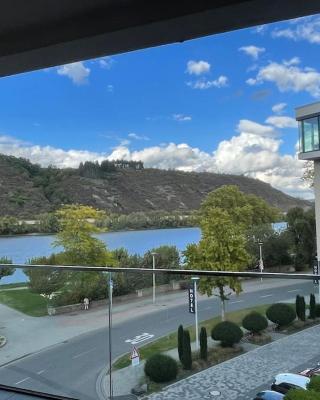 Lovely 2 bedroom apartment with free parking