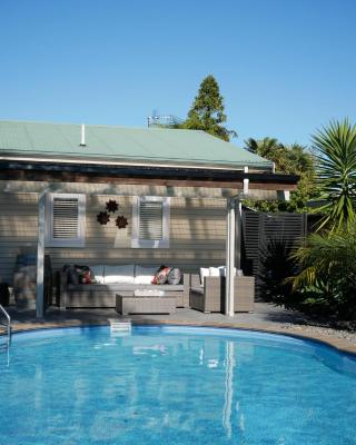 The Pool House Bed & Breakfast - Near Marine Parade Napier
