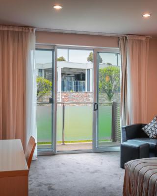 Lynbrook Hotel