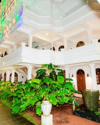 Royal Beach Hotel & Restaurant