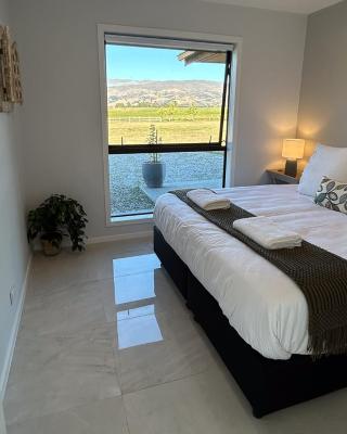 Tarras Serenity Haven - Mountain Views and Calm