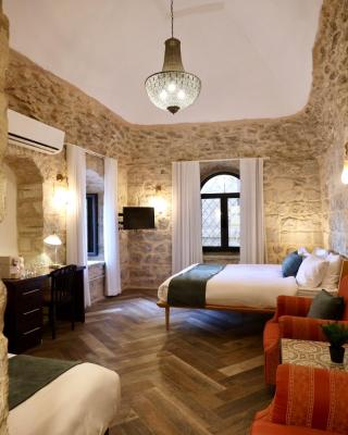 Petrakis Inn