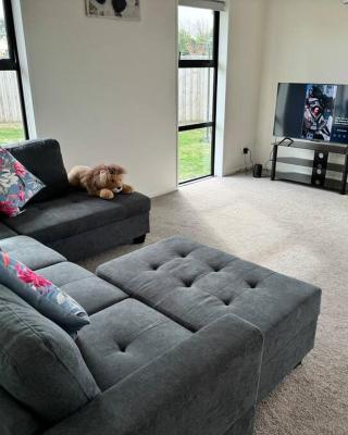 Location ,location sunny house in rolleston